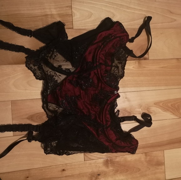 Lingerie - Picture 2 of 2